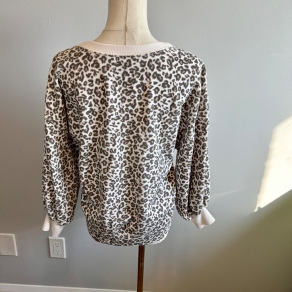 Abercrombie & Fitch Women's Cropped Puff Sleeve Cougar Print Cream Sweatshirt M - Picture 5 of 7